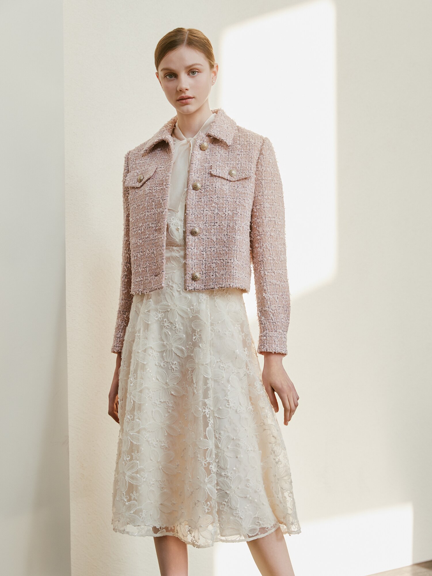 플라워 레이스 리본 타이 블라우스 (CREAM)