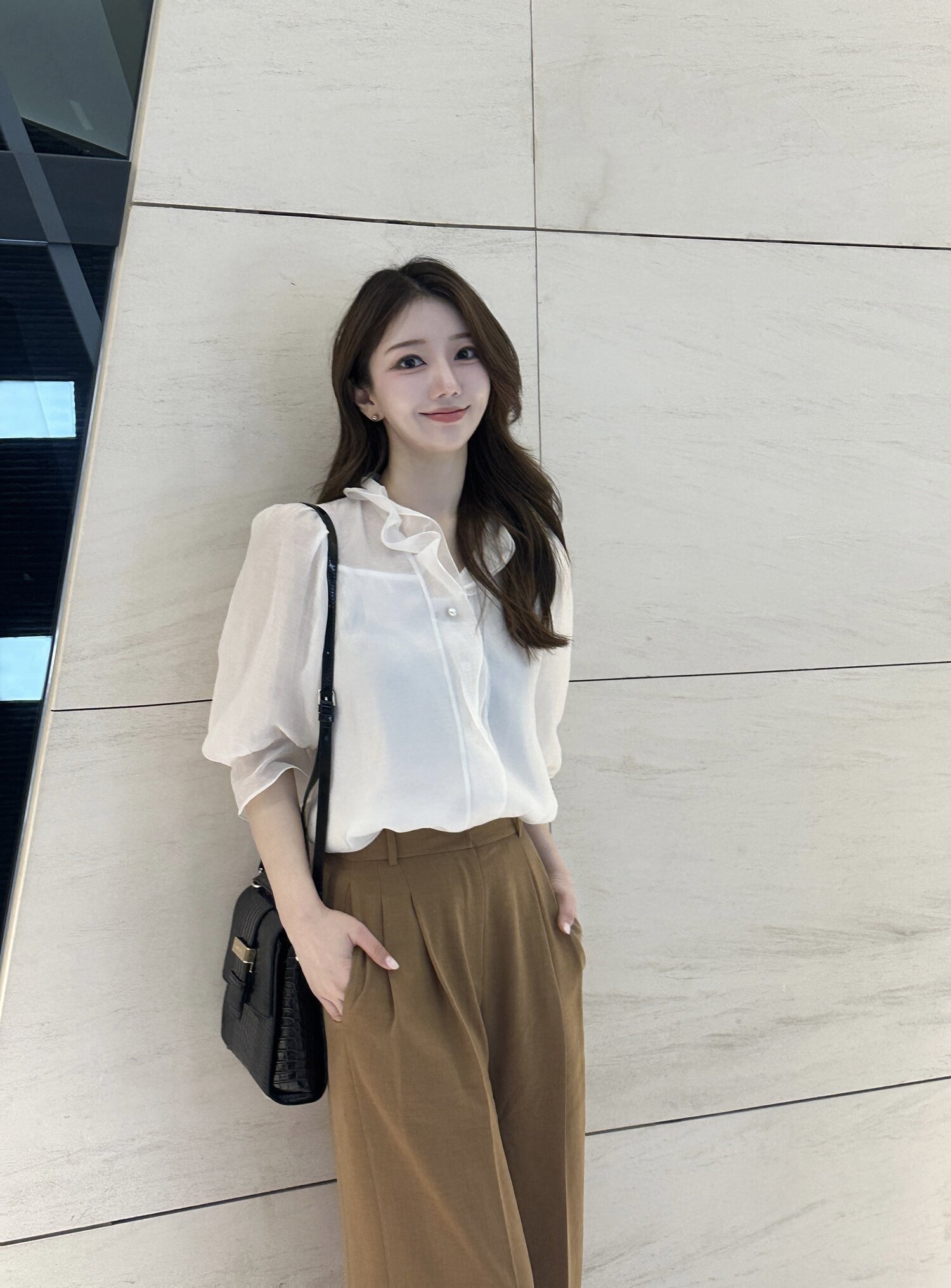 오간자 퍼프 프릴넥 블라우스 (IVORY)