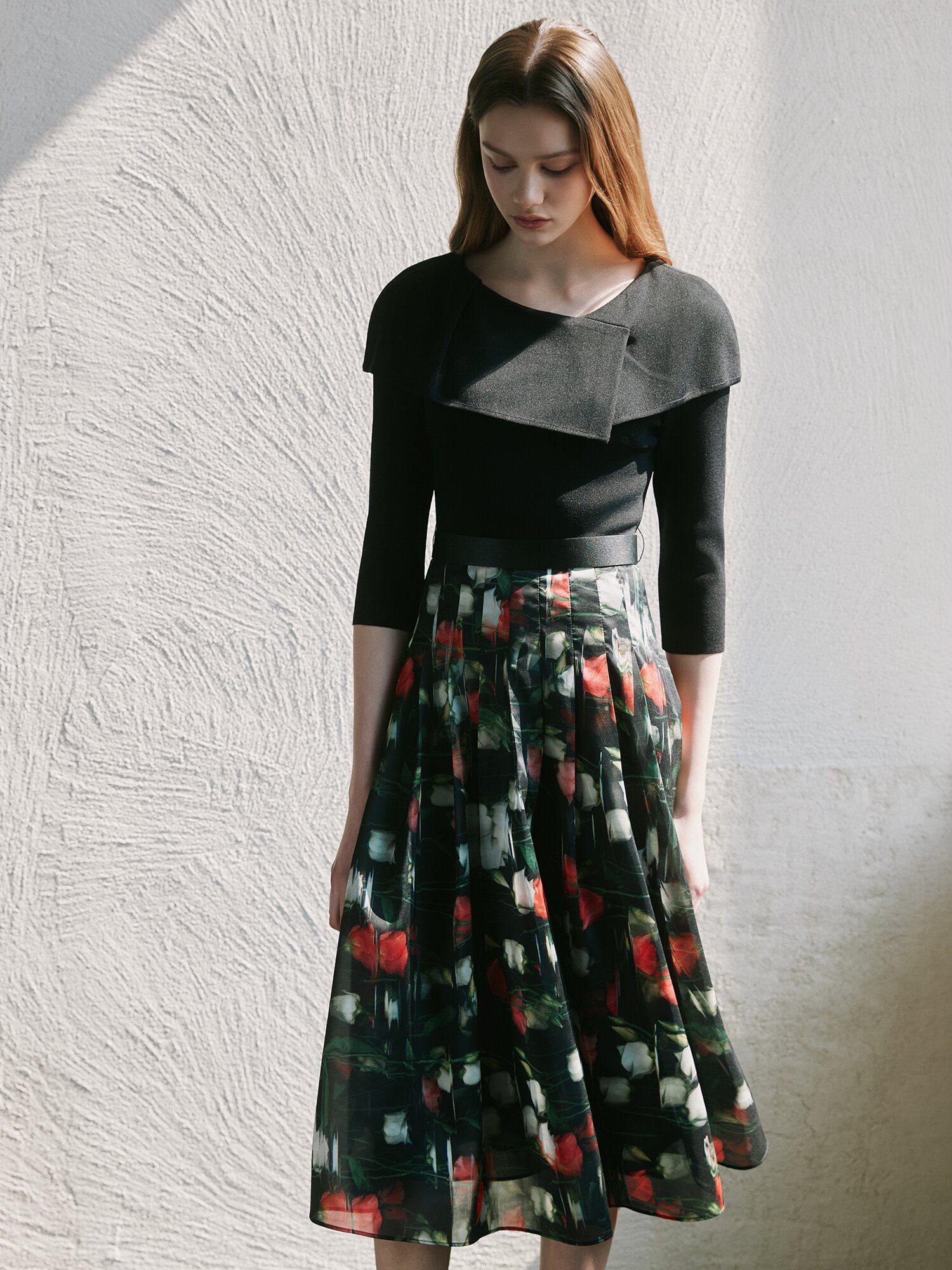 배색 케이프 칼라 니트 원피스 (PRINT BLACK)