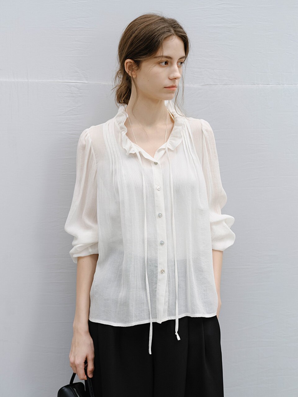 TG_Soft sheer button blouse
