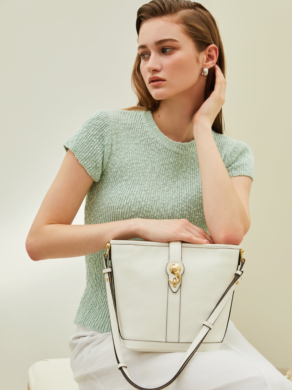 아마스 숄더 크로스백 화이트 DAM2070BEM