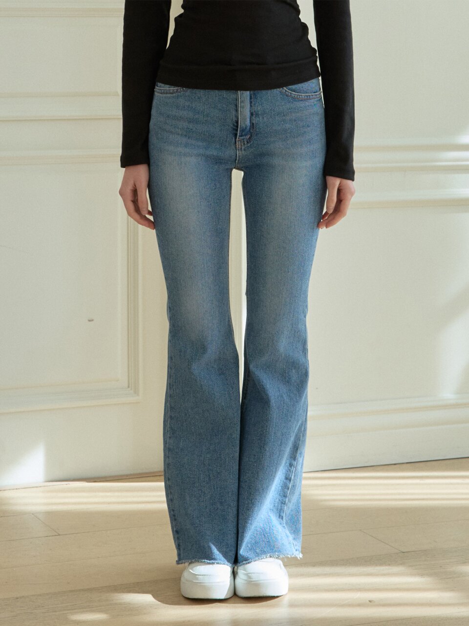 SOFT LOW-RISE BOOTSCUT DENIM PANTS_INDIGO