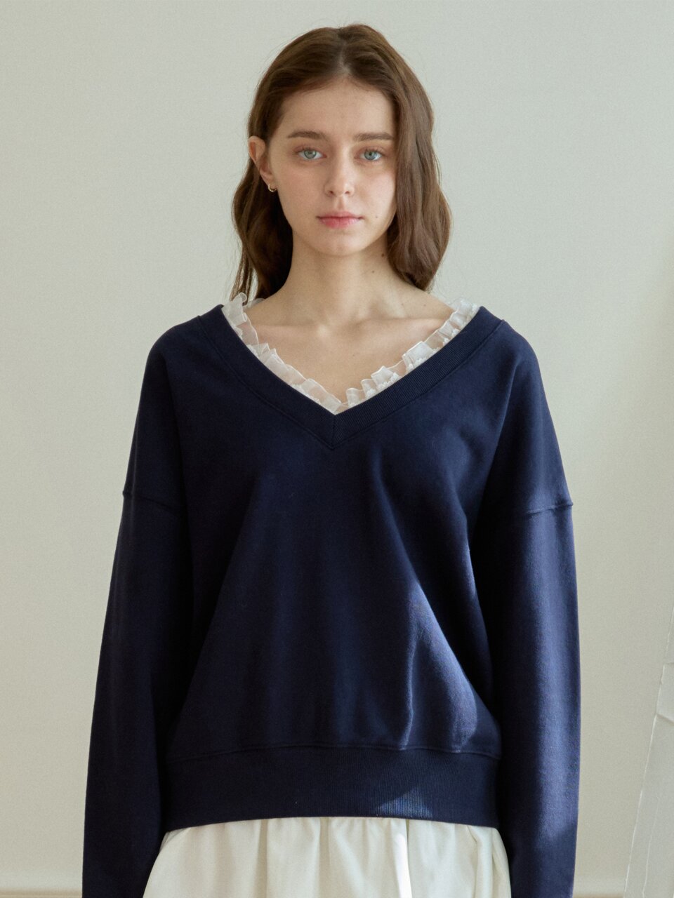 DEW LACE V-NECK SWEATSHIRT_NAVY