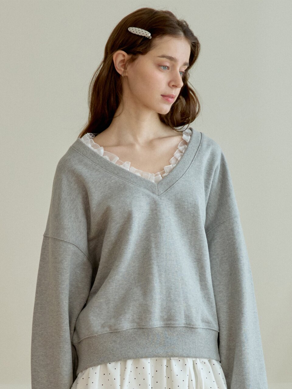 DEW LACE V-NECK SWEATSHIRT_MELANGE GREY