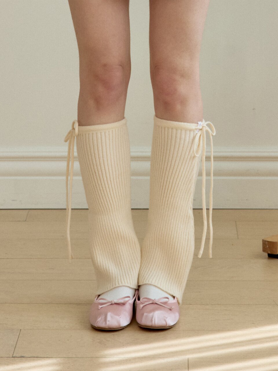 RIBBON BELL KNIT LEG WARMER_IVORY