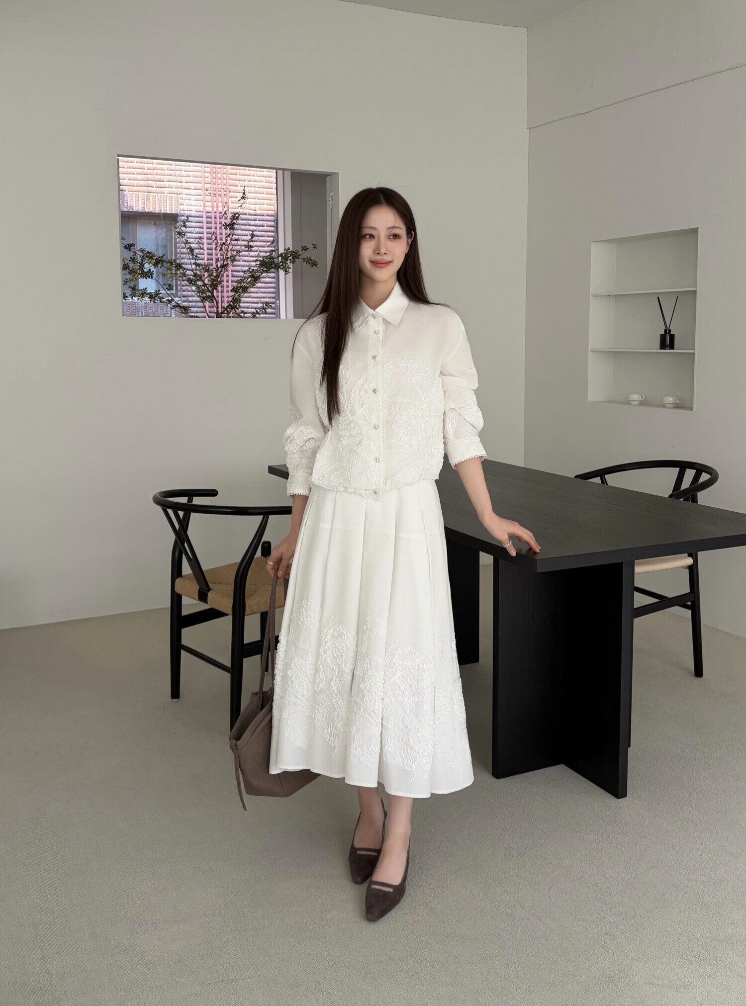 코튼 플라워 텍스쳐 플레어 스커트 (WHITE)