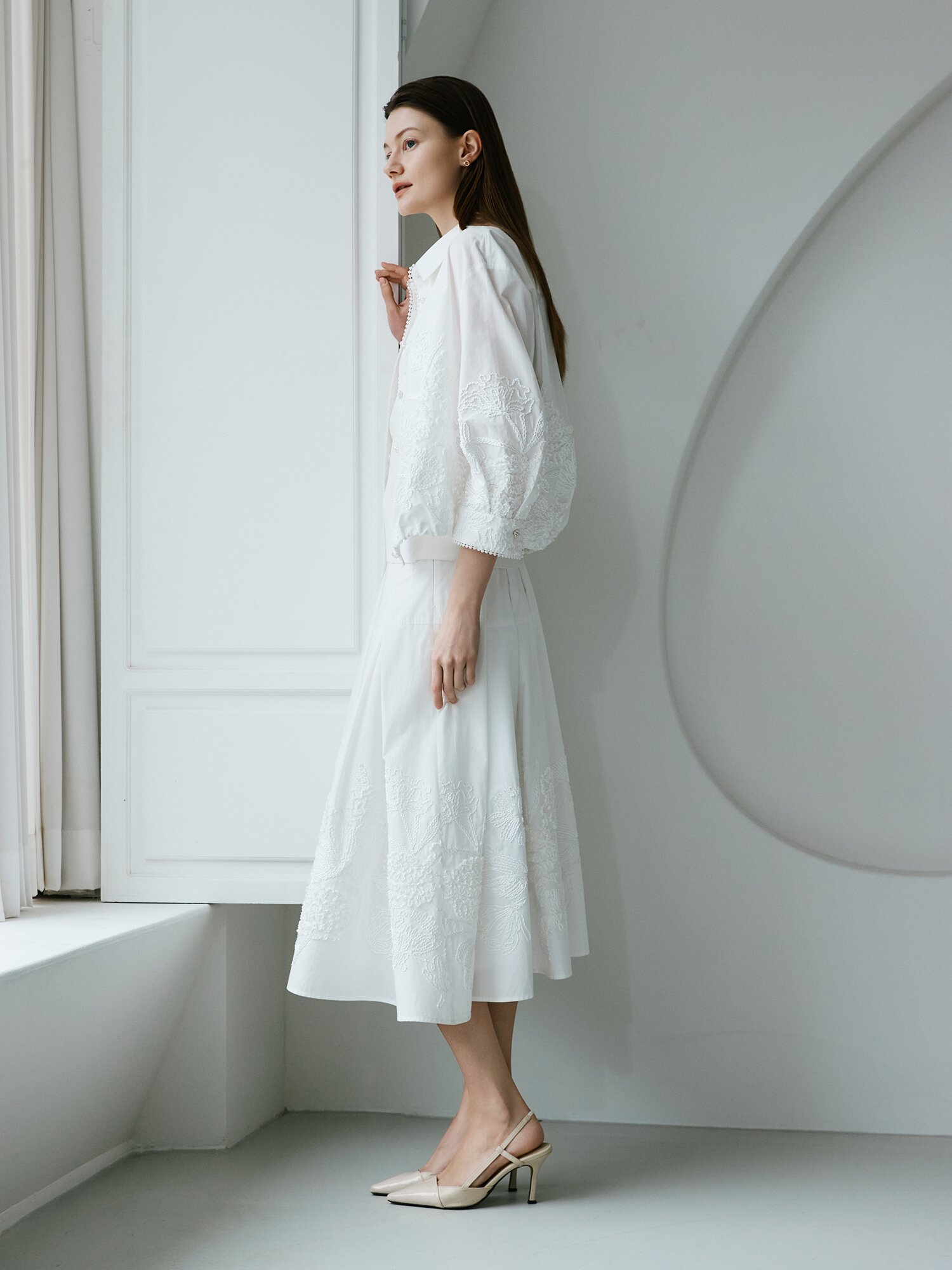 코튼 플라워 텍스쳐 플레어 스커트 (WHITE)