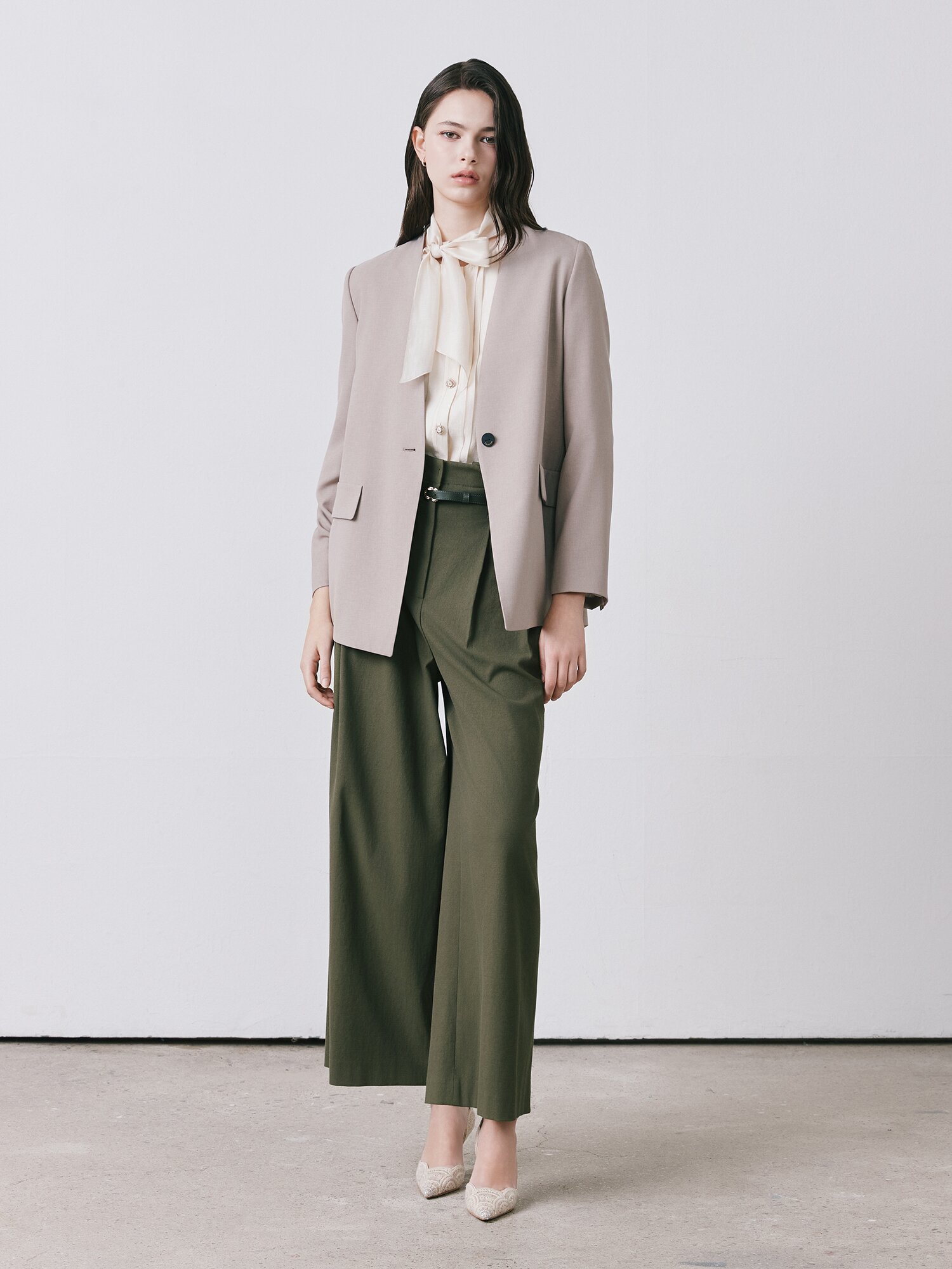 루즈핏 원버튼 브이넥 재킷 (LIGHT BEIGE)