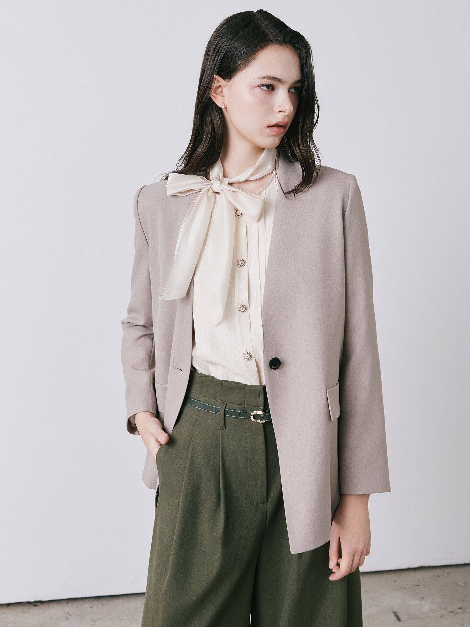 루즈핏 원버튼 브이넥 재킷 (LIGHT BEIGE)