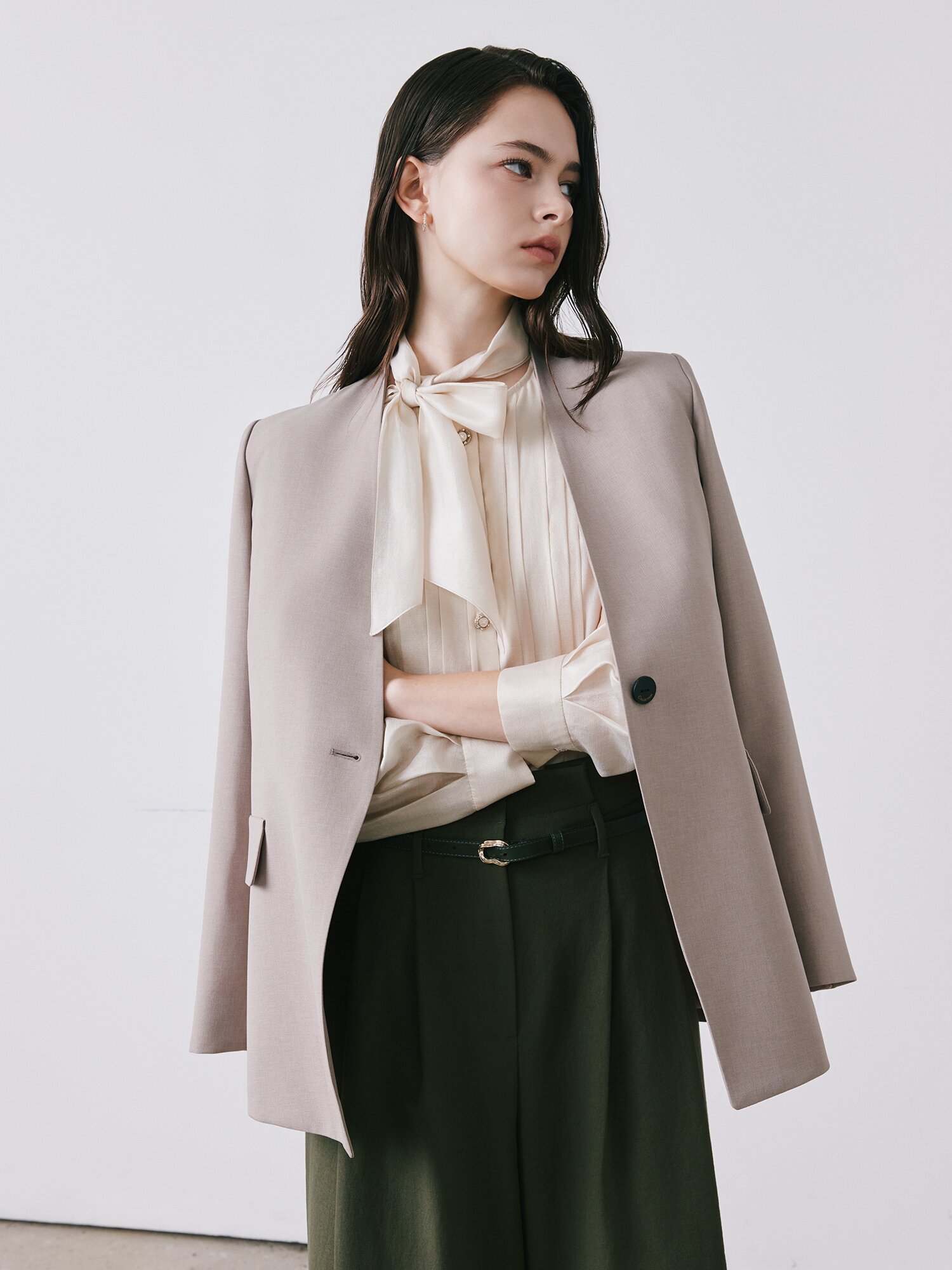 루즈핏 원버튼 브이넥 재킷 (LIGHT BEIGE)