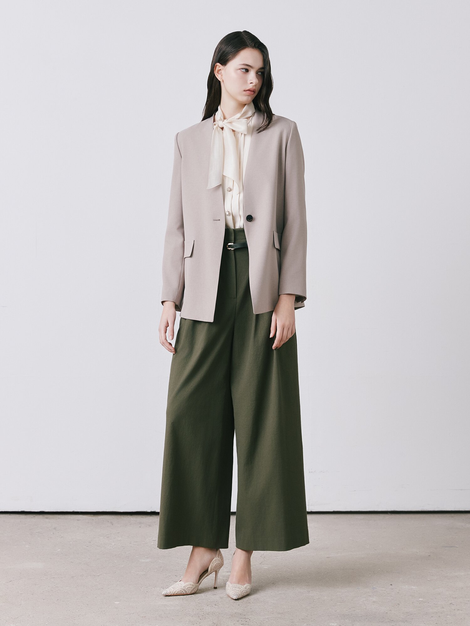 루즈핏 원버튼 브이넥 재킷 (LIGHT BEIGE)