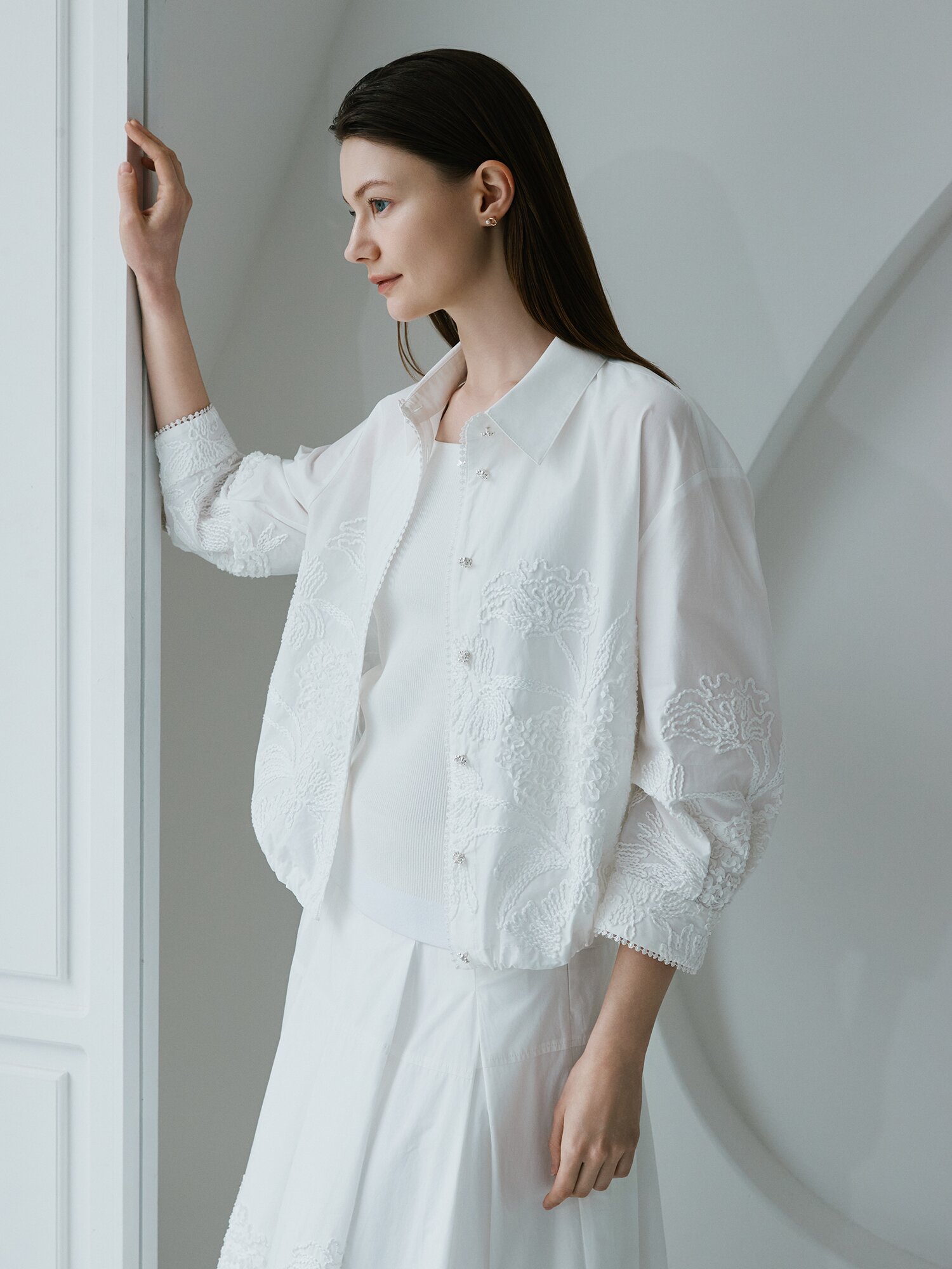 코튼 플라워 텍스쳐 블라우스 (WHITE)