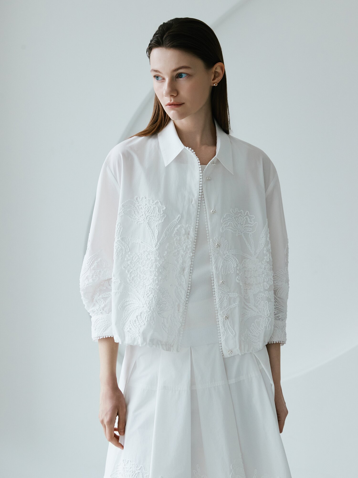 코튼 플라워 텍스쳐 블라우스 (WHITE)