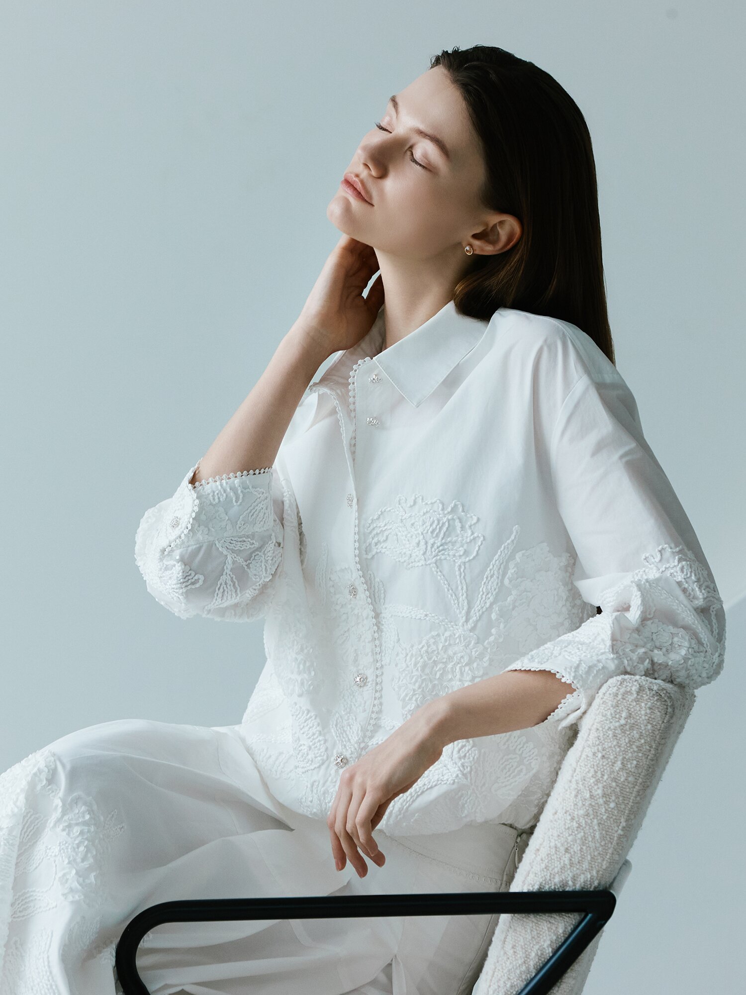 코튼 플라워 텍스쳐 블라우스 (WHITE)