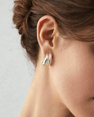 Essential Dual Hoop Earrings
에센셜 듀얼 후프 이어링

