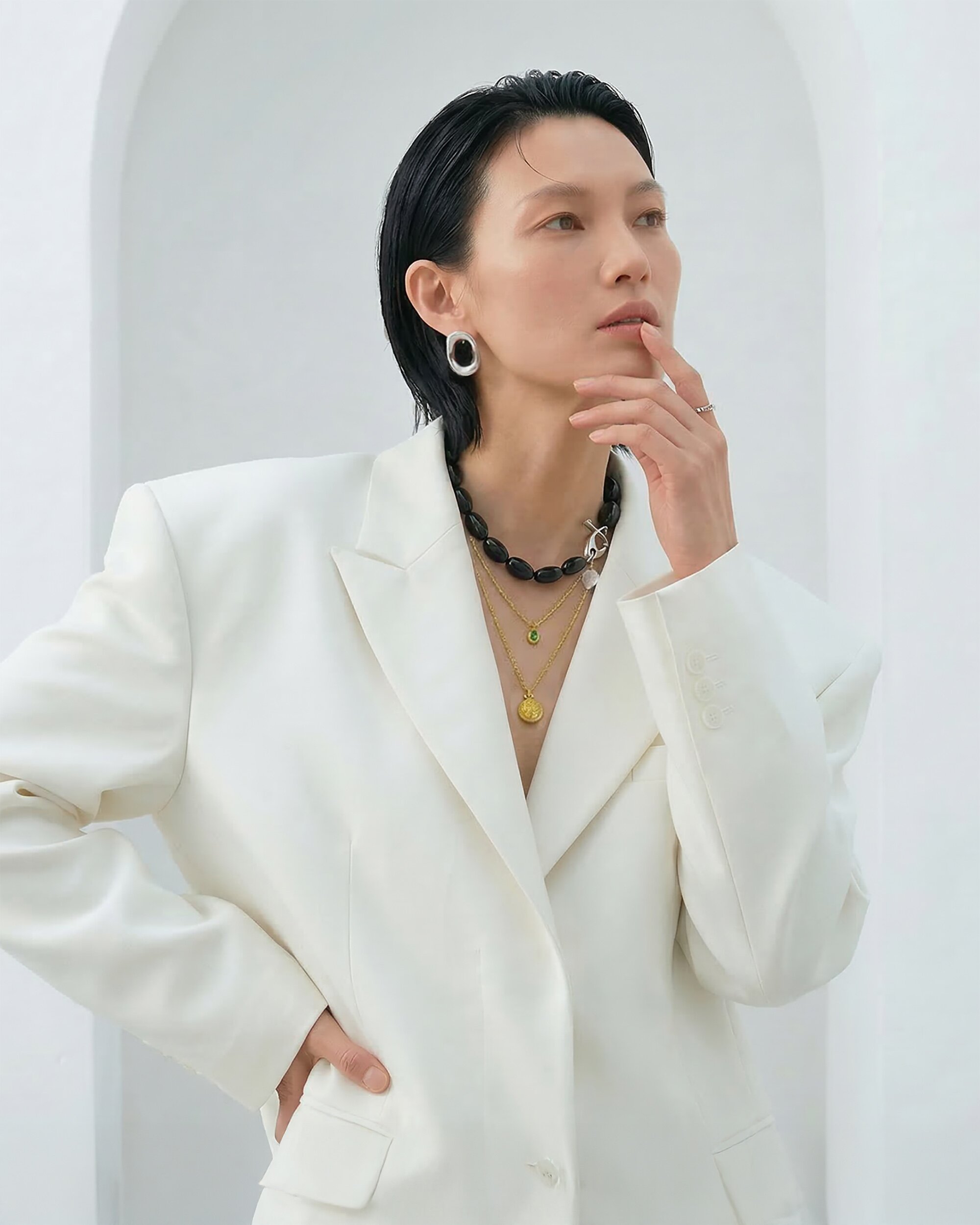 [컨젠] Noir Oval Frame Earrings 누아르 오벌 프레임 이어링
