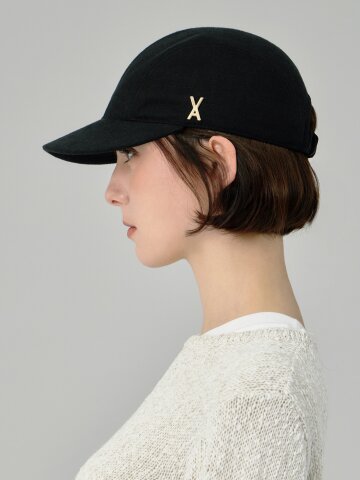 VA 스터드 글로시 스크런치 캡 블랙