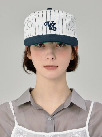리프 VZ 모노그램 스트라이프 필박스 캡 네이비