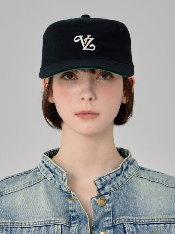리프 체인 VZ 모노그램 필박스 캡  블랙