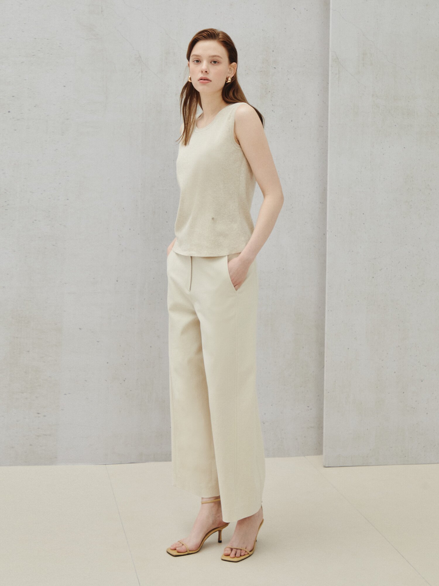 소프트 슬리브리스 니트 풀오버 (MELANGE BEIGE)