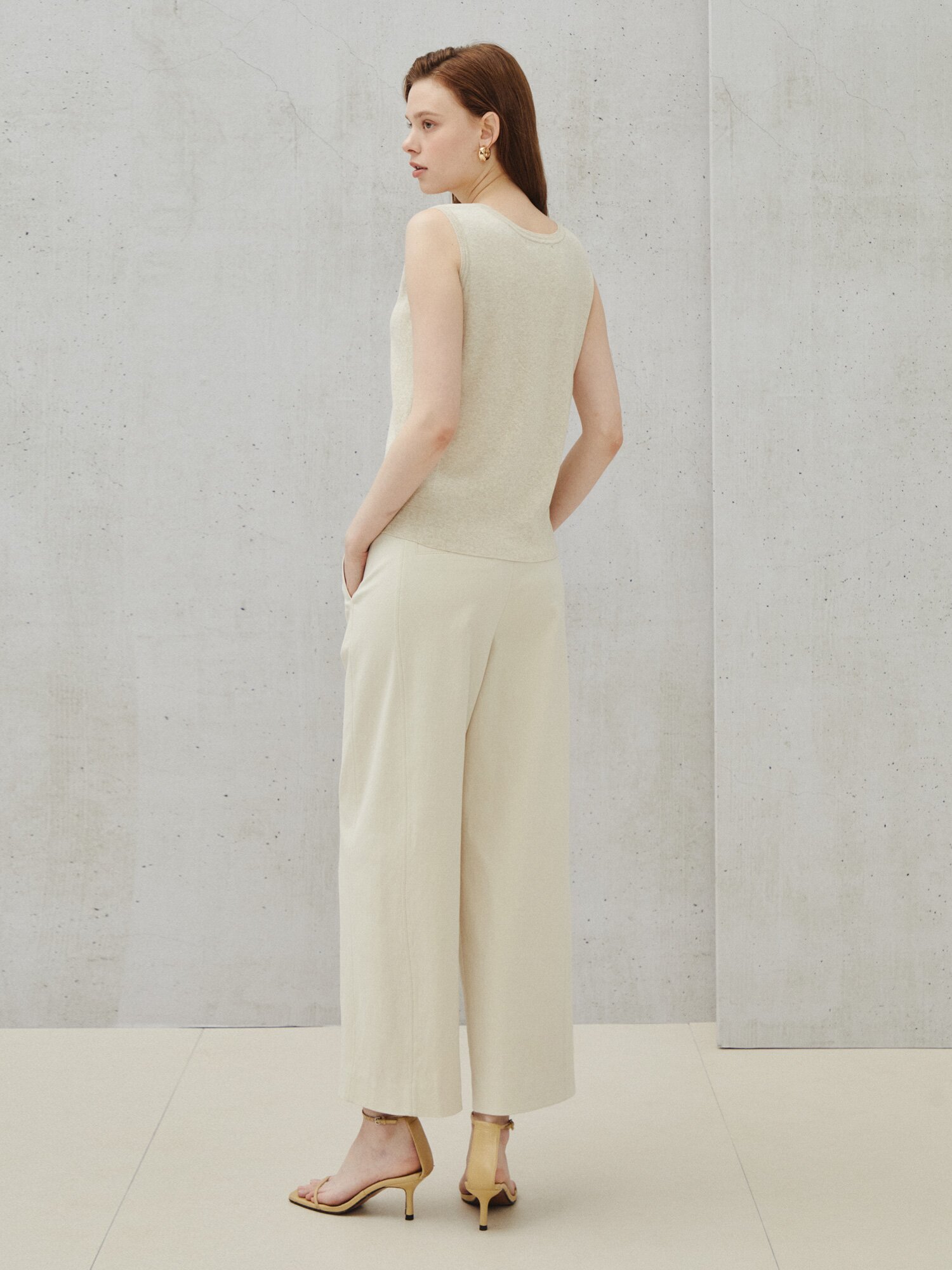 소프트 슬리브리스 니트 풀오버 (MELANGE BEIGE)