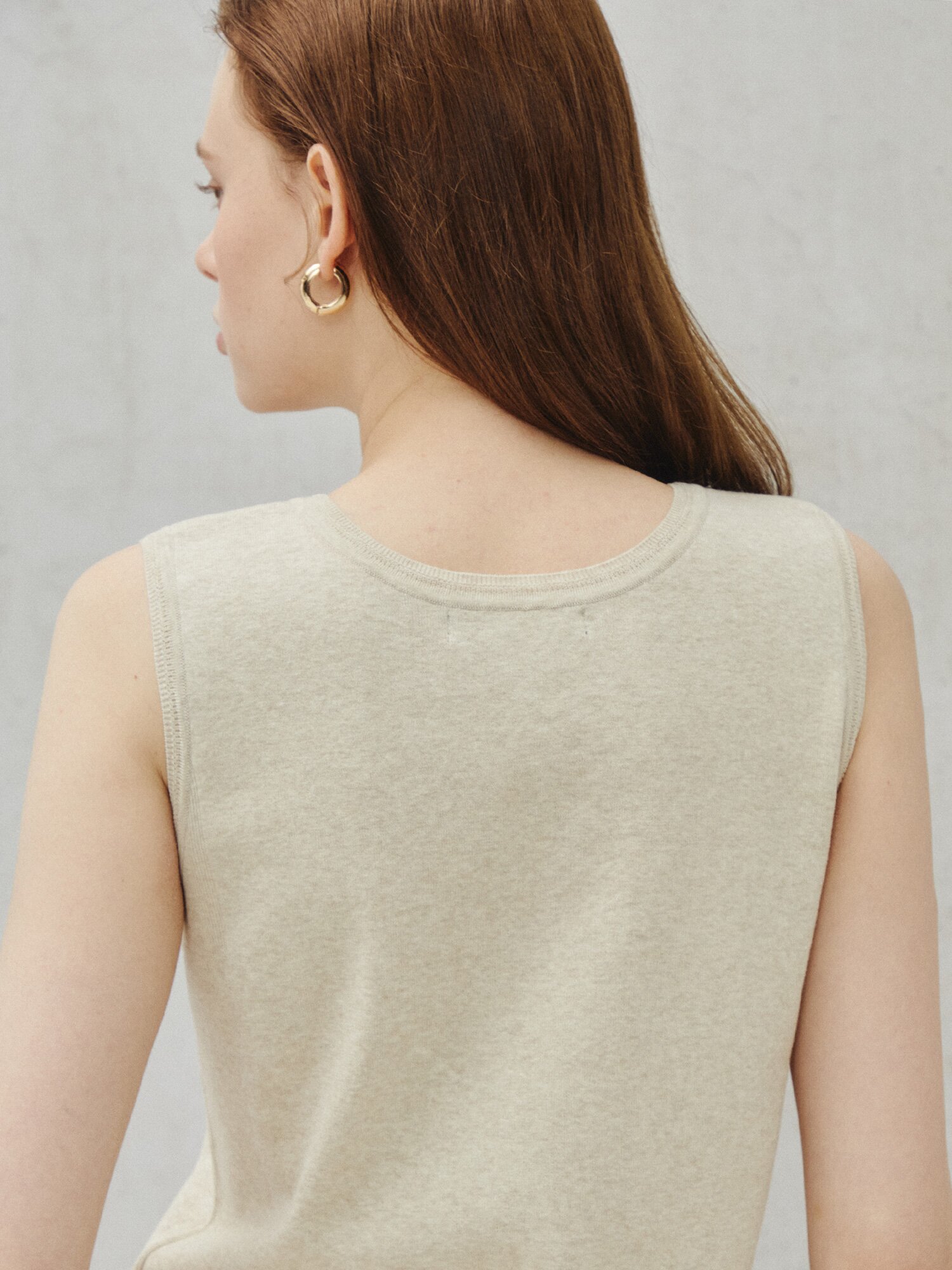 소프트 슬리브리스 니트 풀오버 (MELANGE BEIGE)