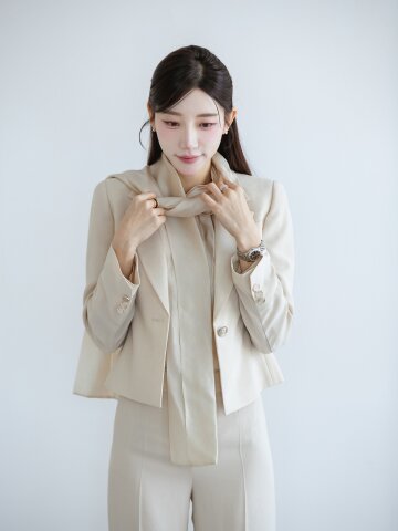 테일러드 원버튼 크롭 재킷 