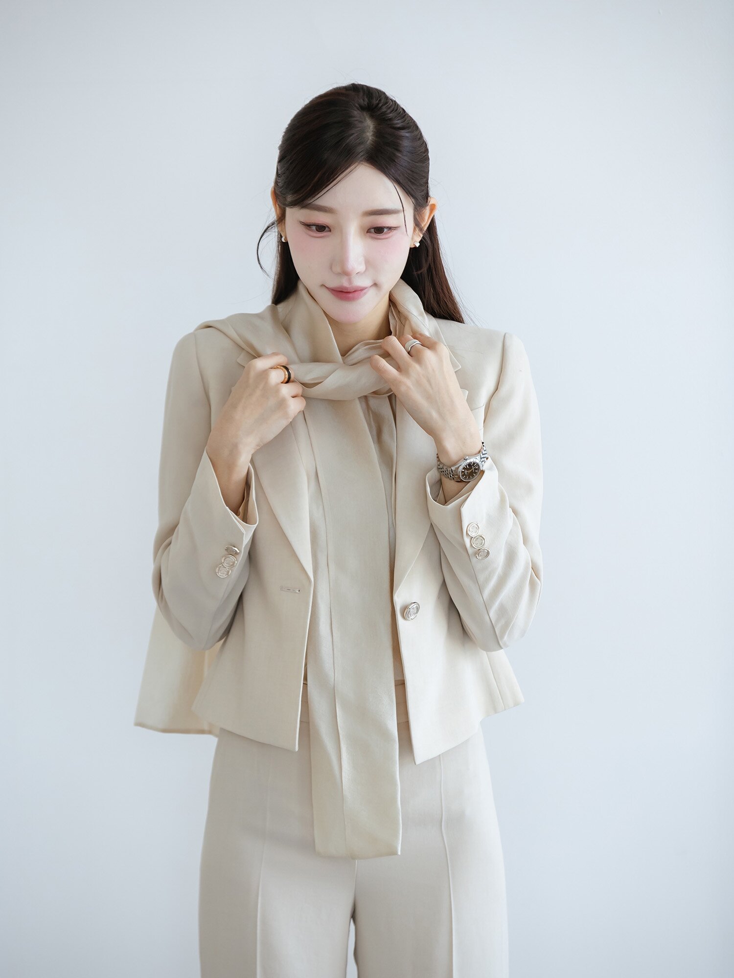 테일러드 원버튼 크롭 재킷 (LIGHT BEIGE)