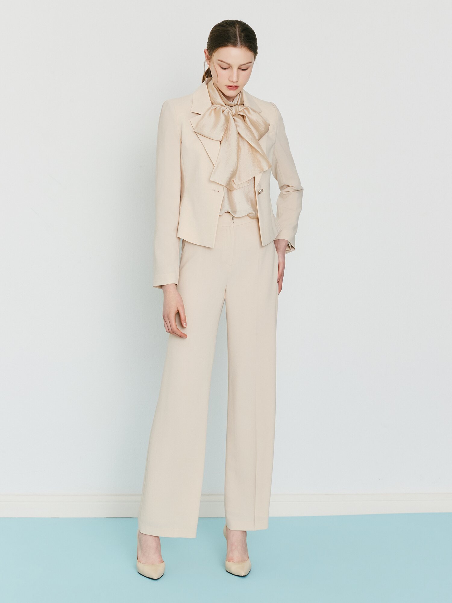 메탈 장식 와이드 일자핏 팬츠 (LIGHT BEIGE)