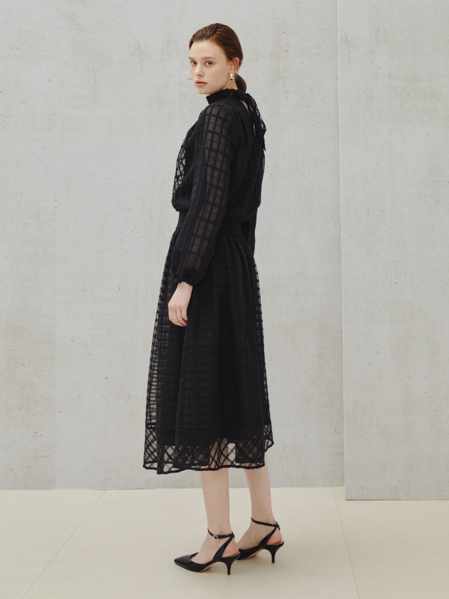 백 리본 시어 체크 블라우스 (CHECK BLACK)