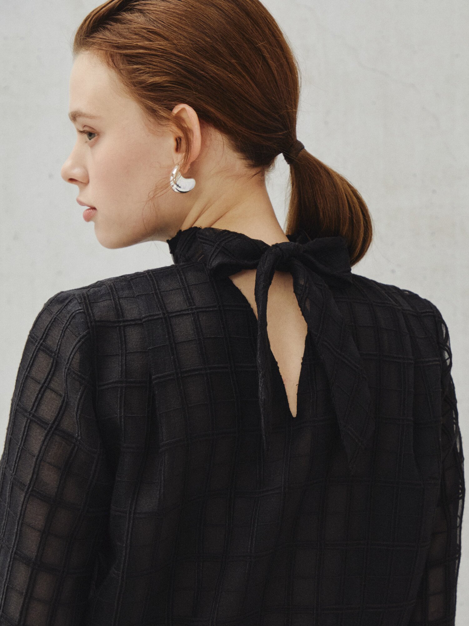 백 리본 시어 체크 블라우스 (CHECK BLACK)