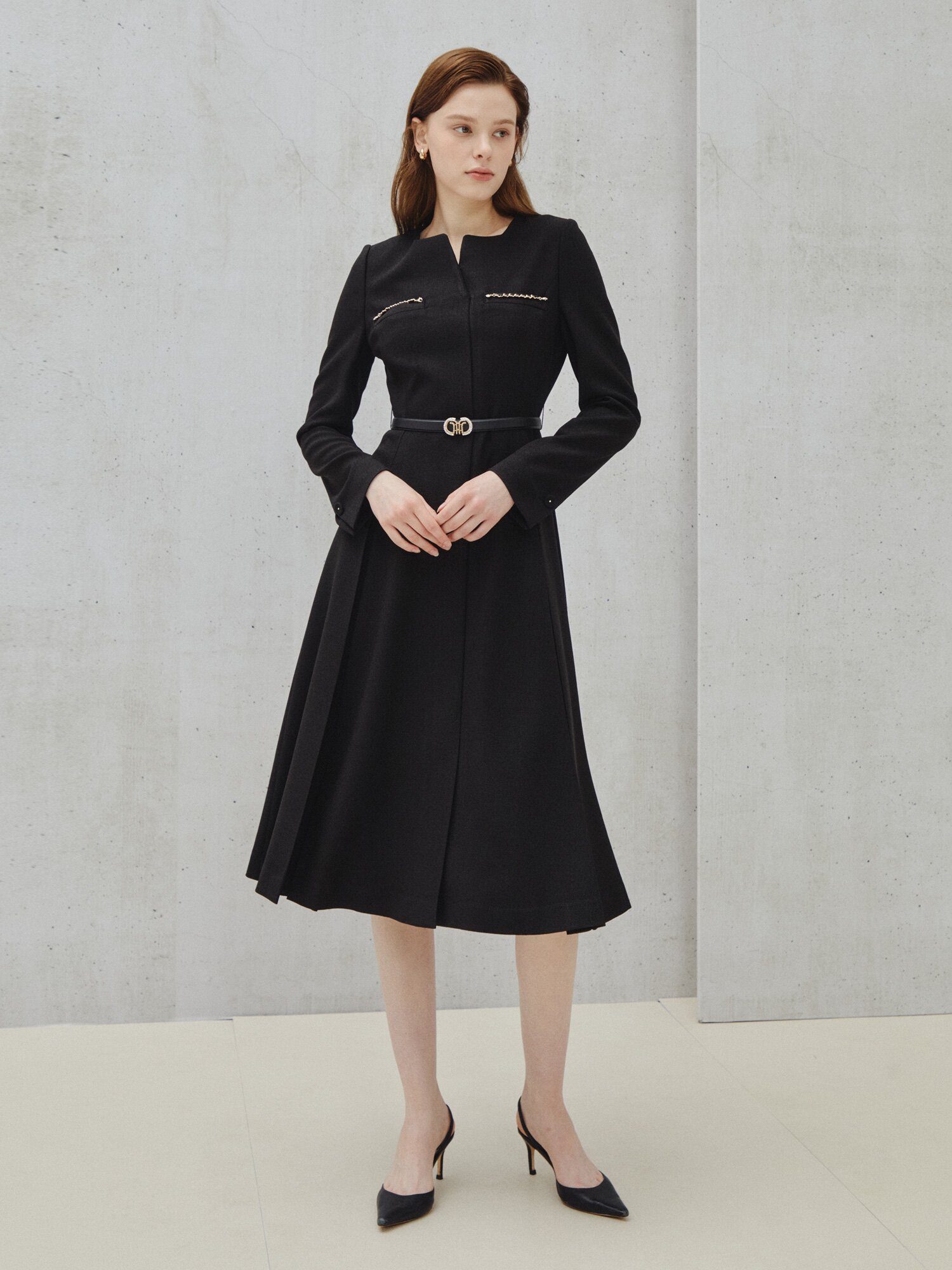 골드 체인 포인트 플레어 원피스 (BLACK)