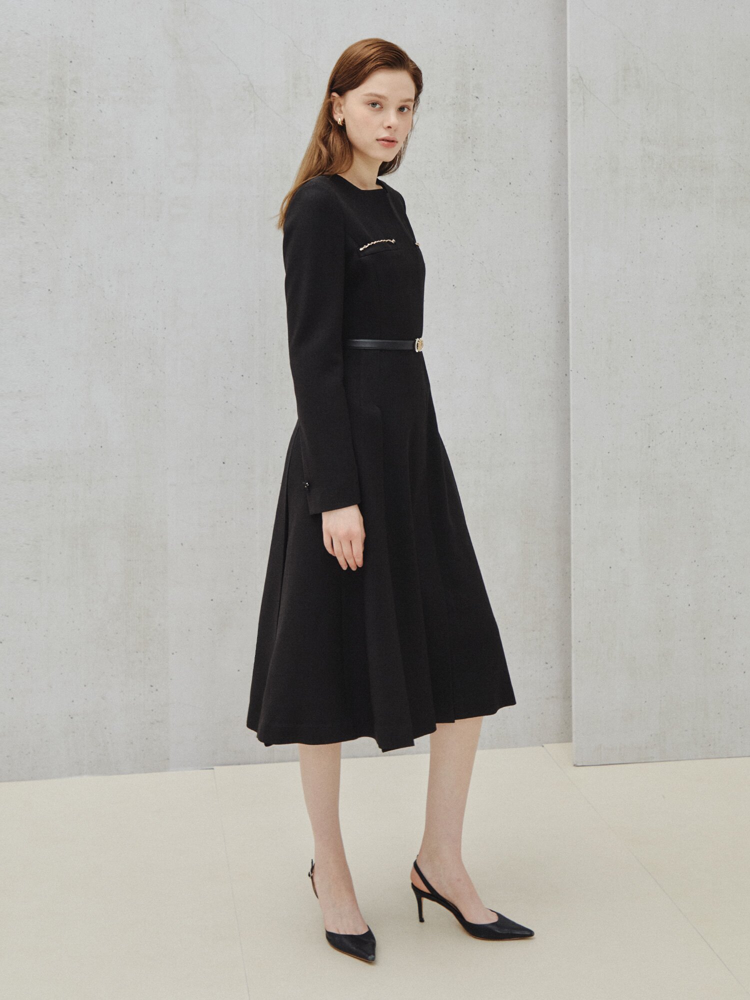 골드 체인 포인트 플레어 원피스 (BLACK)