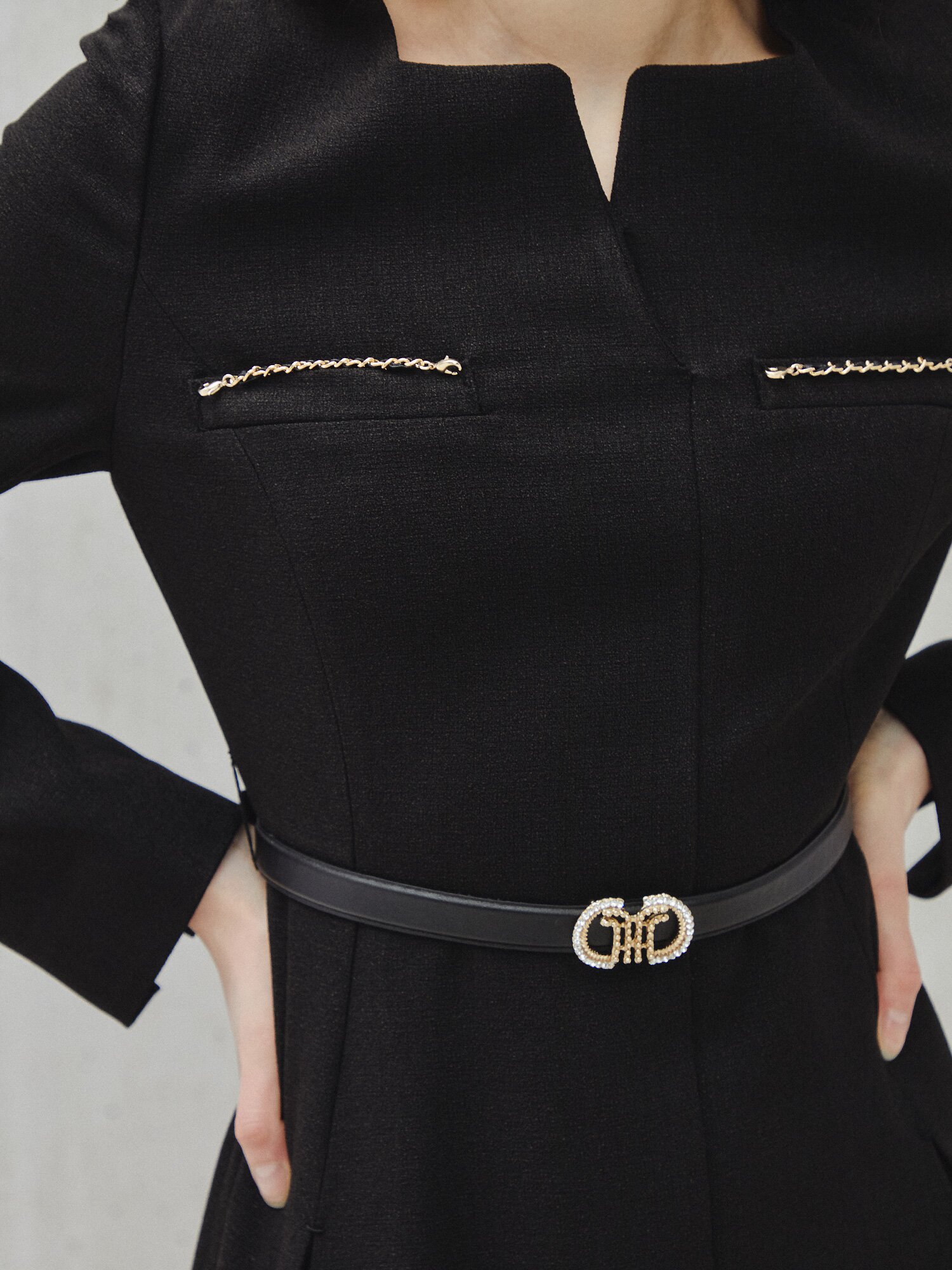 골드 체인 포인트 플레어 원피스 (BLACK)