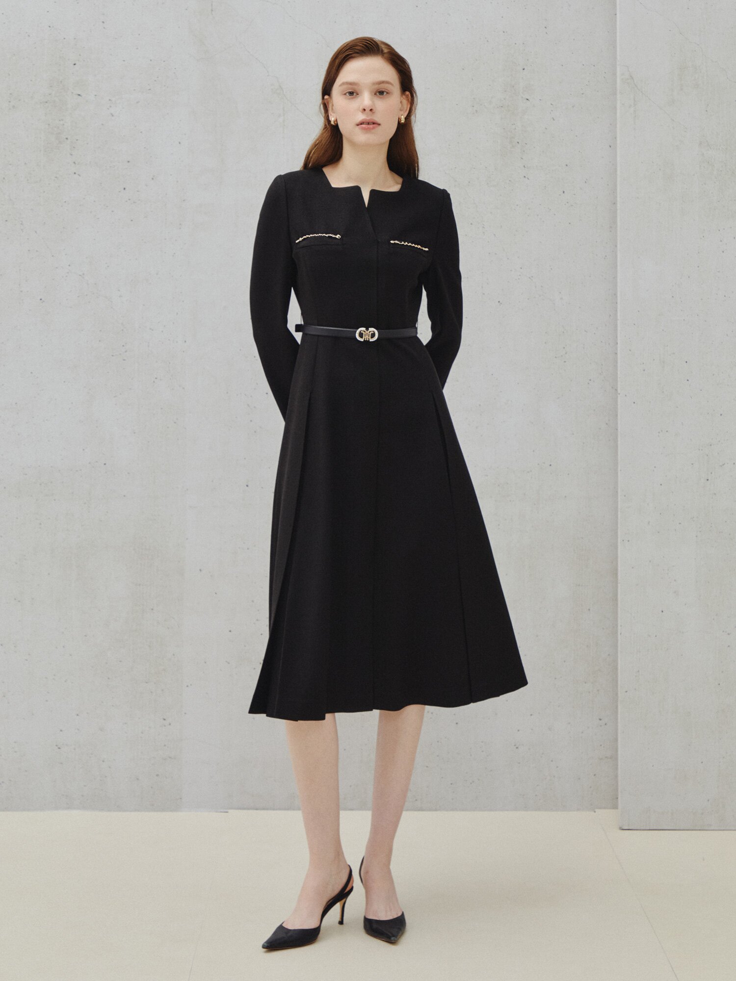 골드 체인 포인트 플레어 원피스 (BLACK)