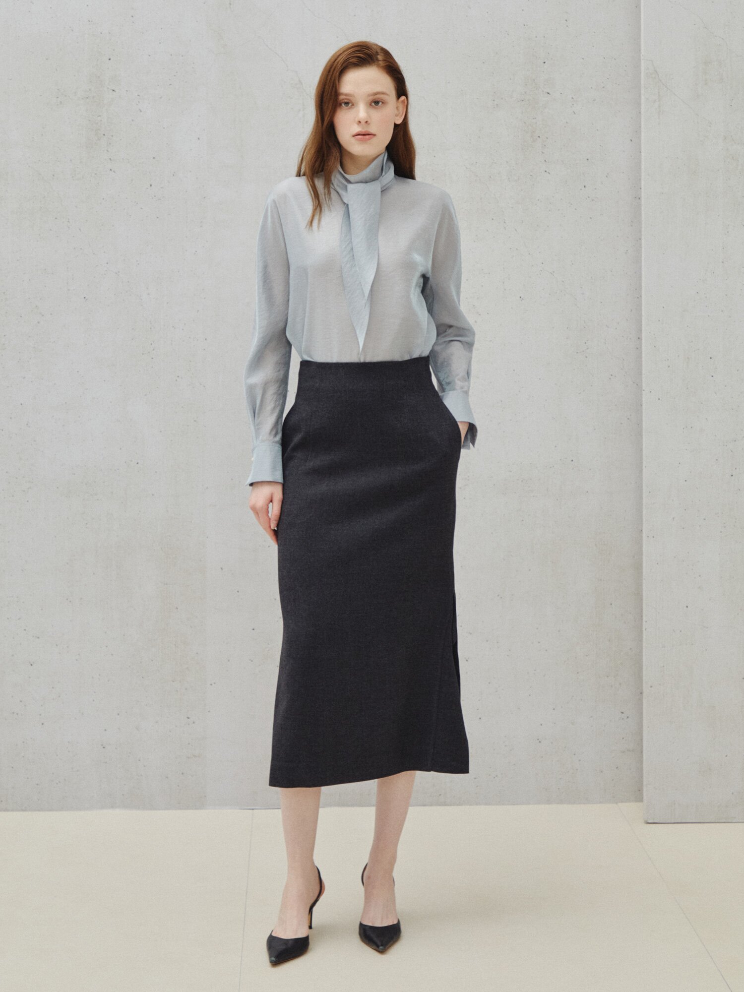 실키 텍스처 스카프 블라우스 (COOL GREY)