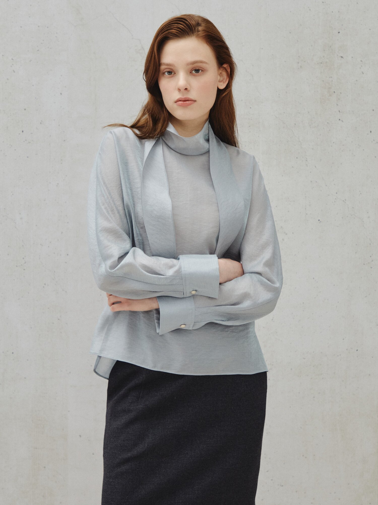 실키 텍스처 스카프 블라우스 (COOL GREY)