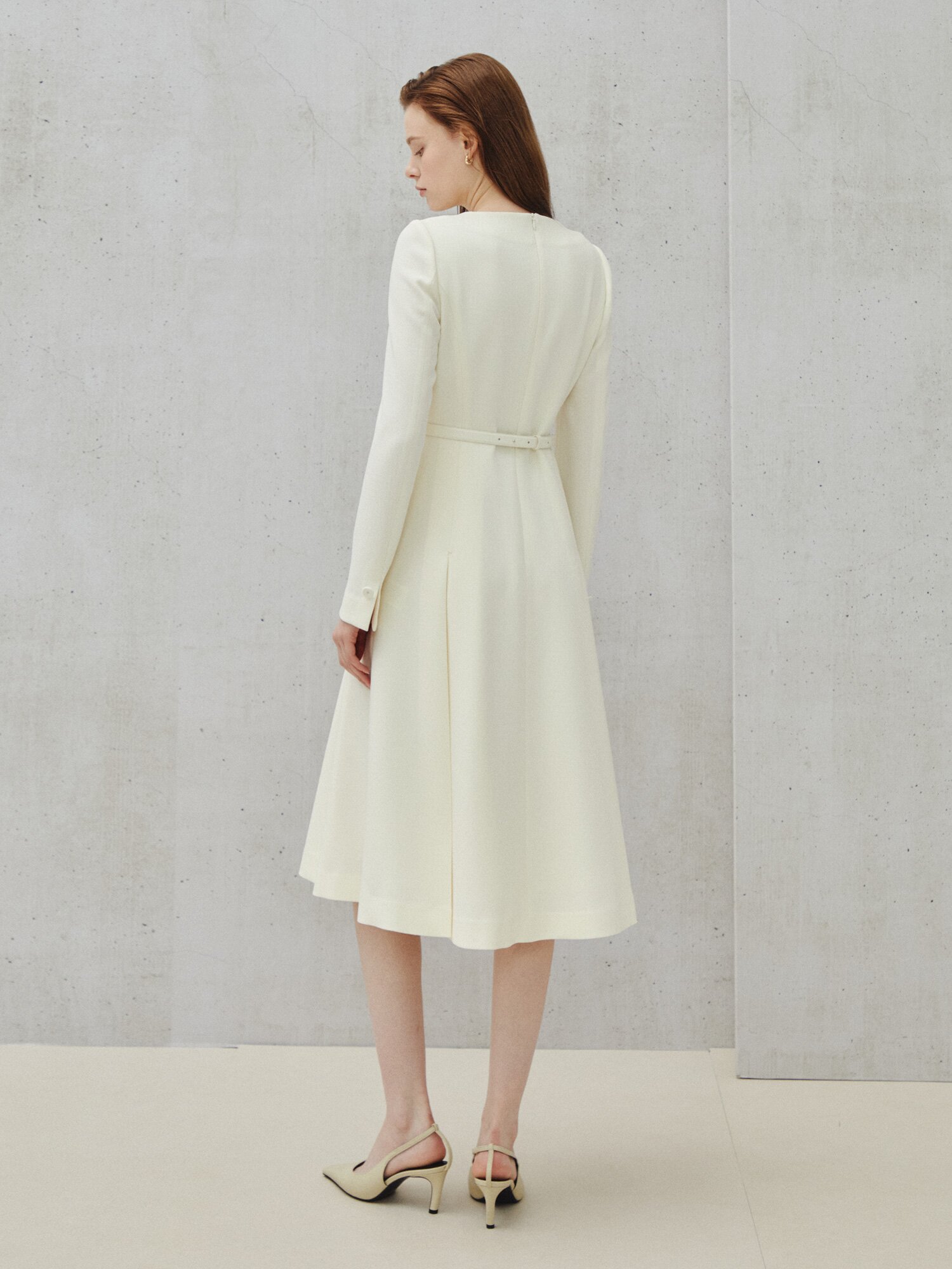 골드 체인 포인트 플레어 원피스 (IVORY)