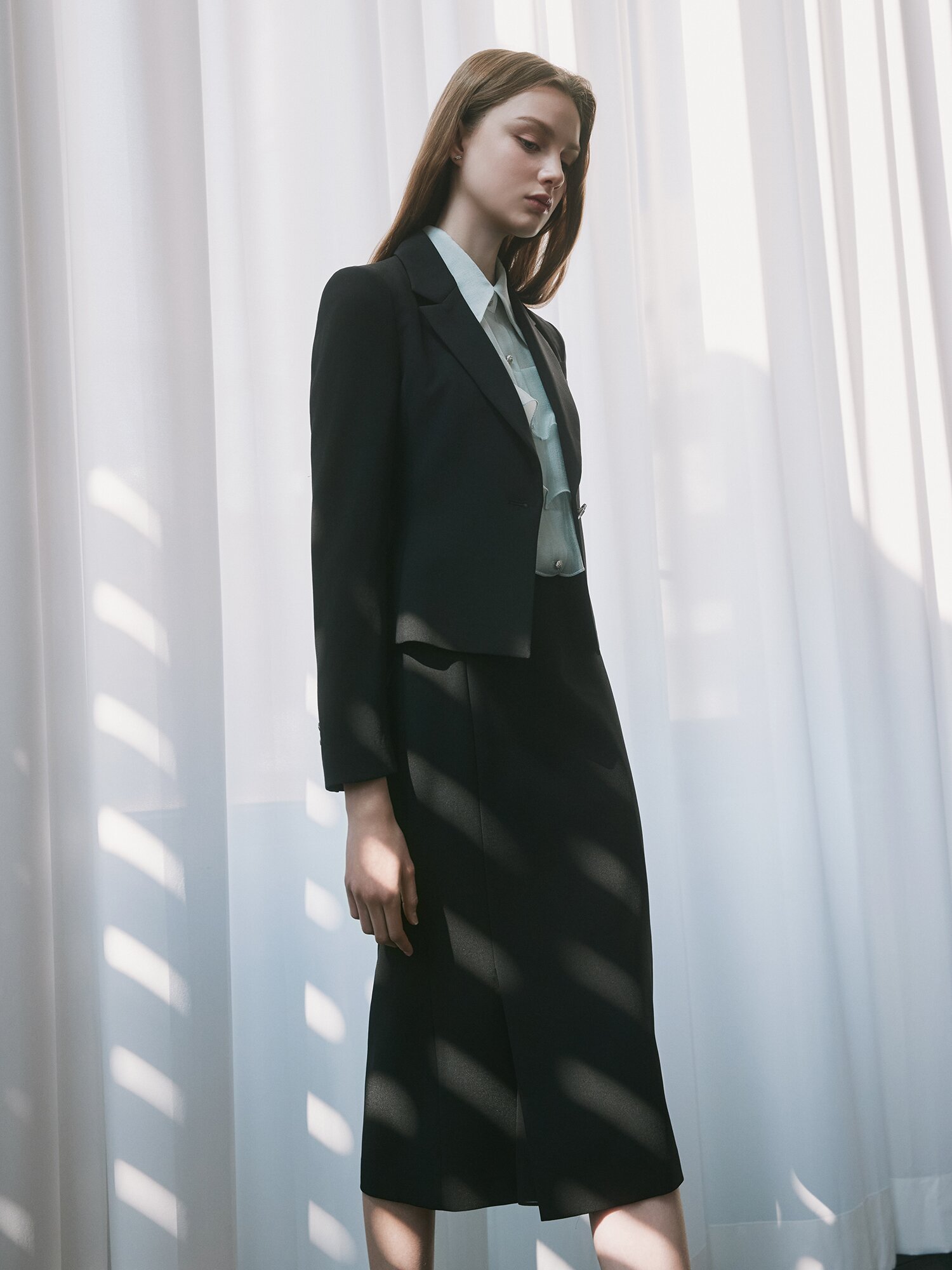 테일러드 원버튼 크롭 재킷 (BLACK)