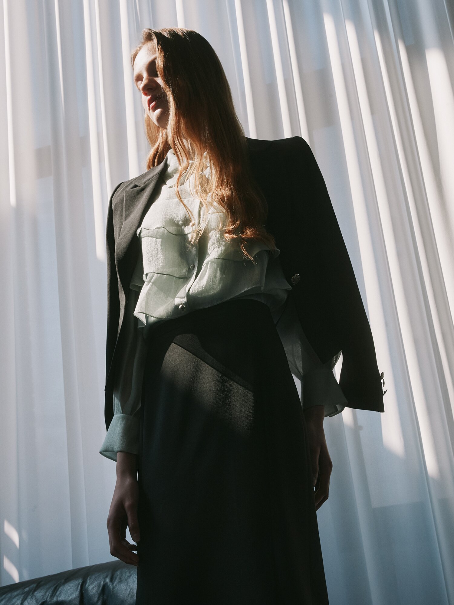 테일러드 원버튼 크롭 재킷 (BLACK)