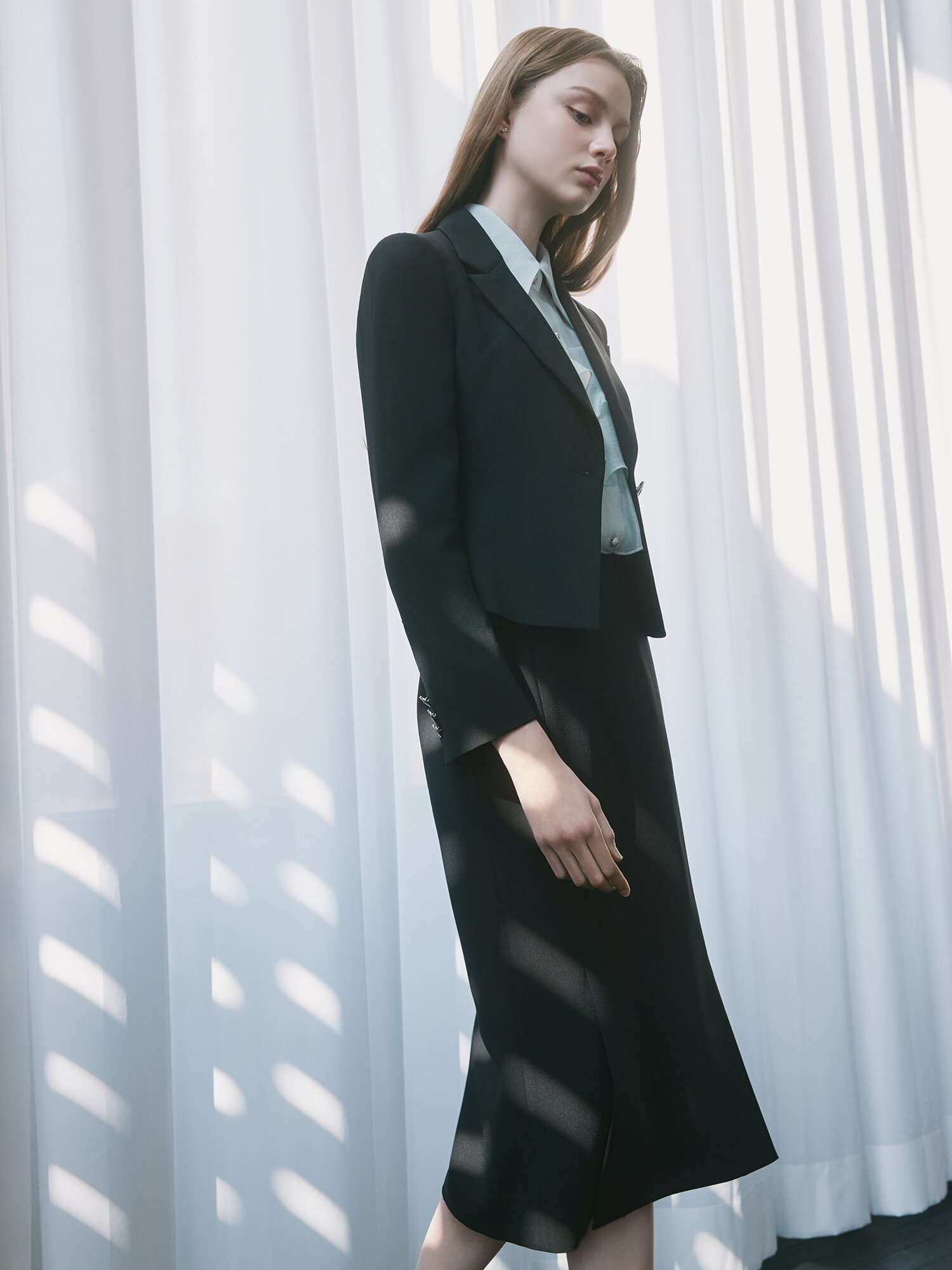 테일러드 원버튼 크롭 재킷 (BLACK)