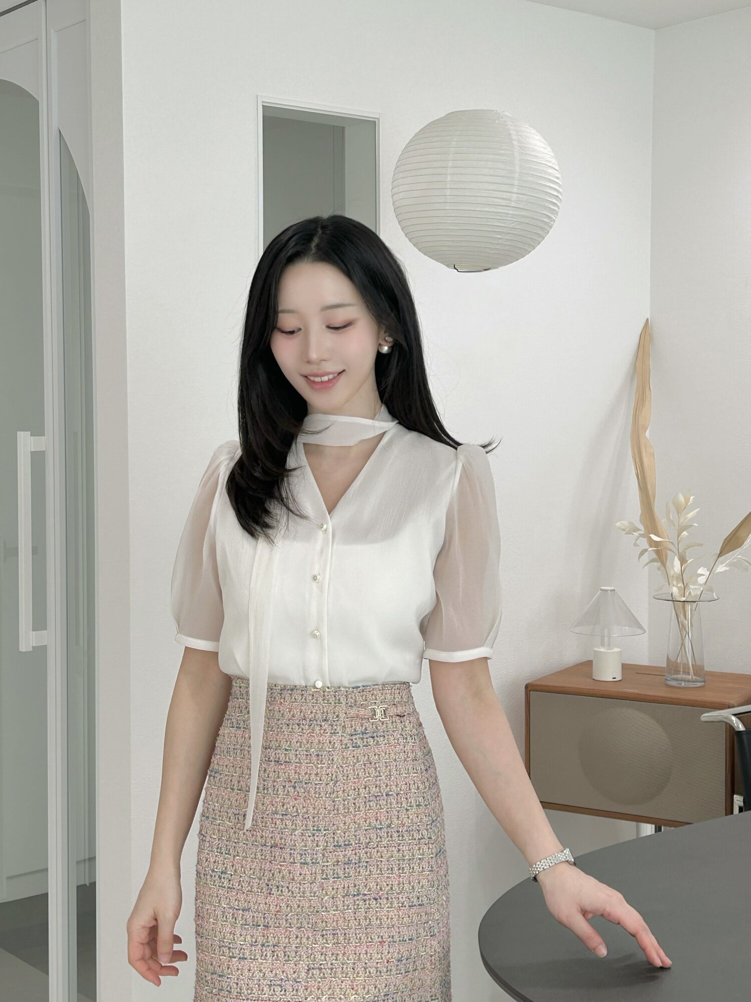 타이 퍼프 슬리브 브이넥 블라우스 (IVORY)