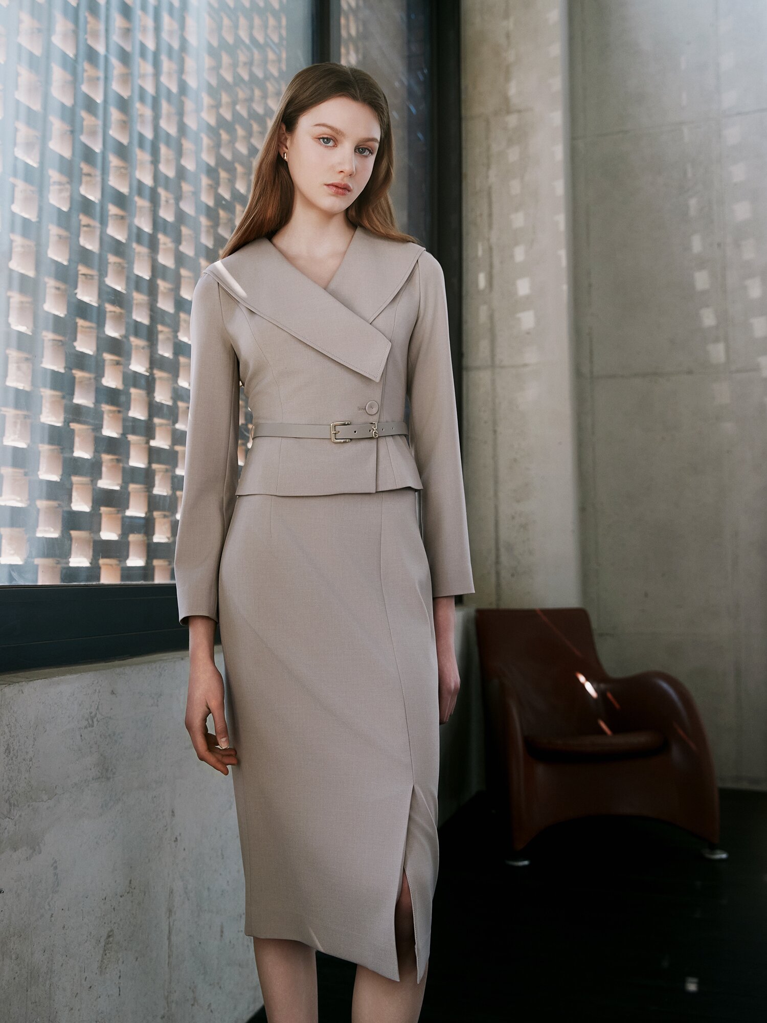 페미닌 숄 칼라 크롭 재킷 (DARK BEIGE)