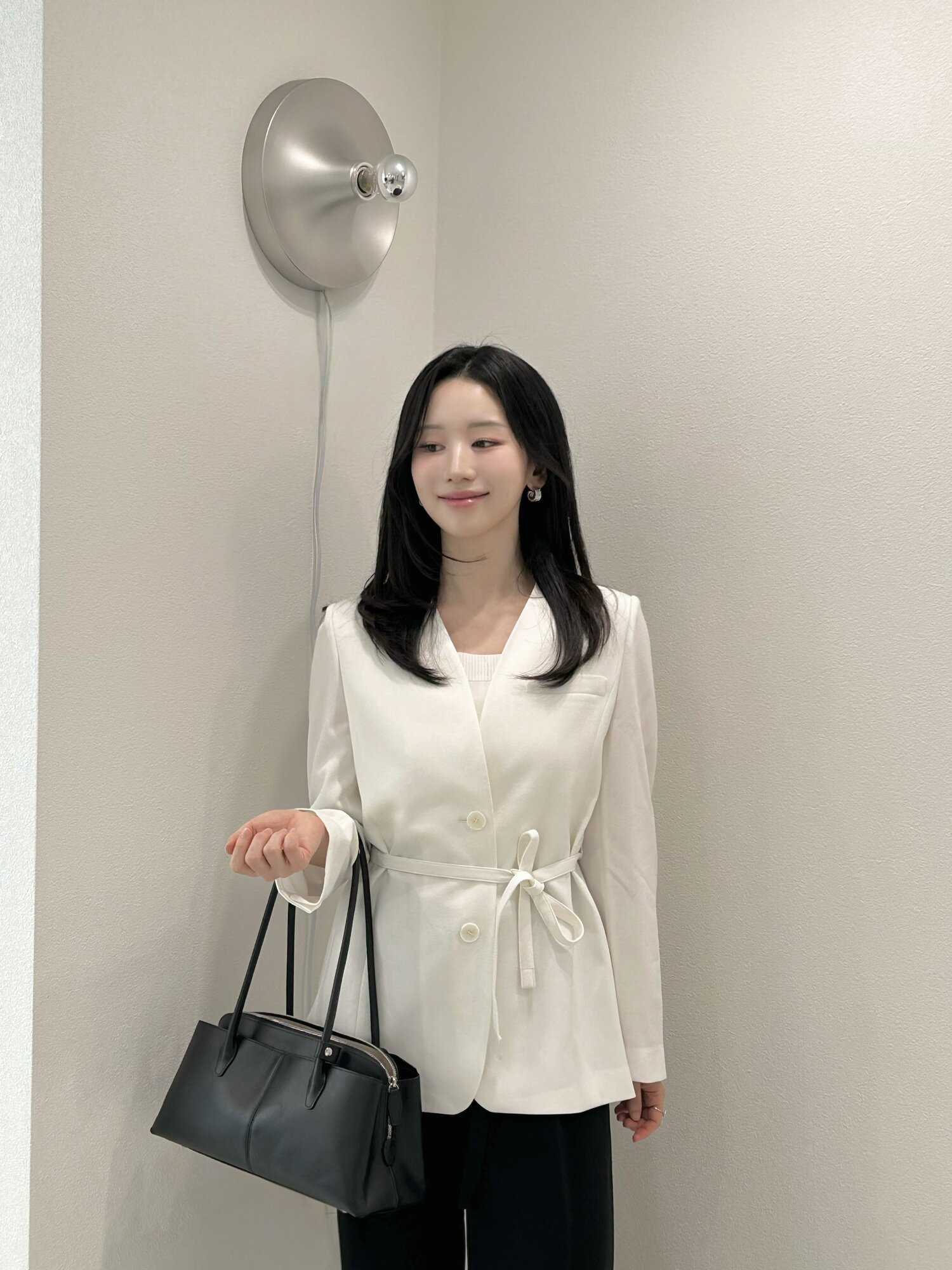 벨티드 브이넥 싱글 투버튼 재킷 (IVORY)
