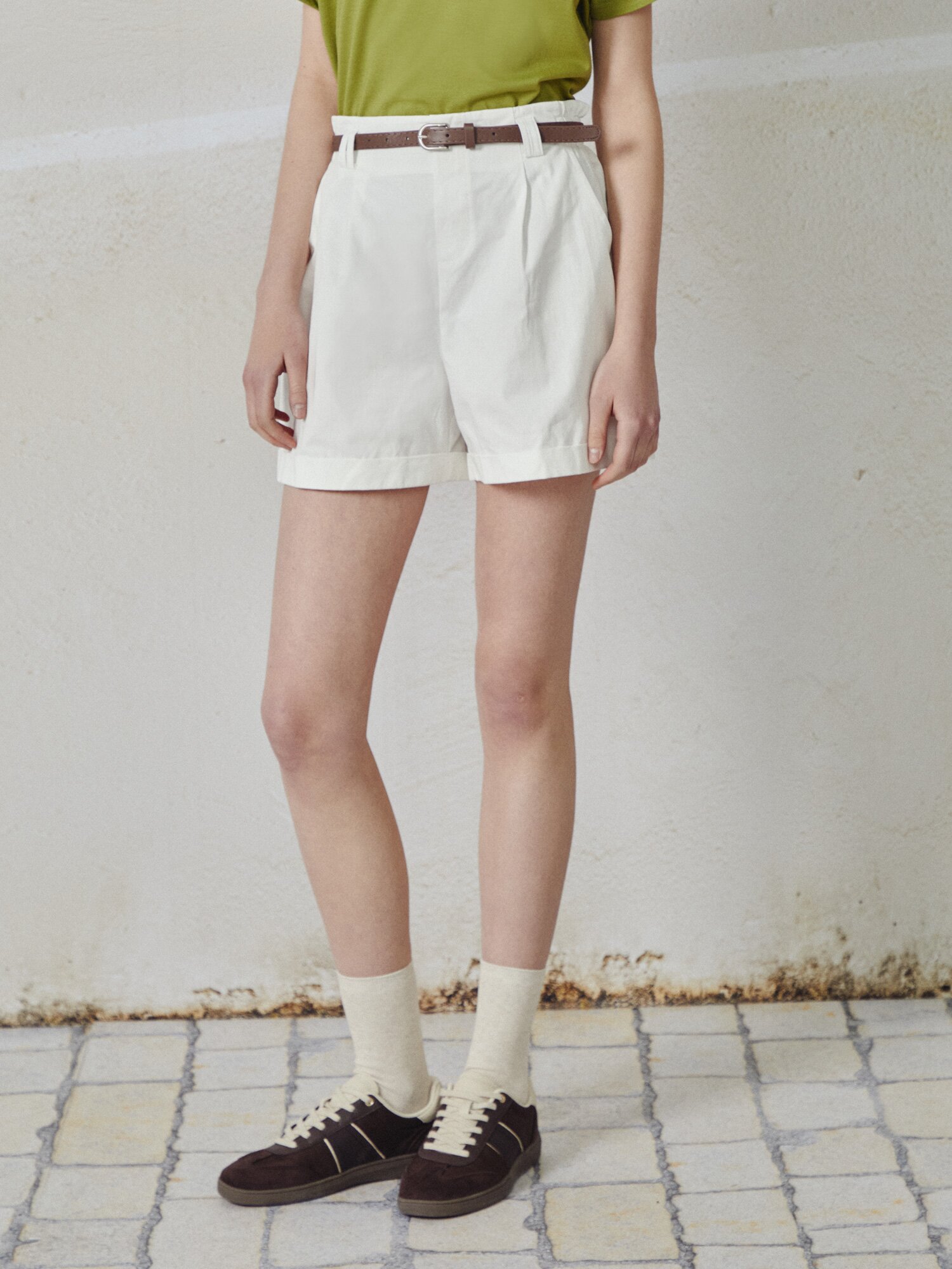 벨티드 원 턱 숏 팬츠 (WHITE)