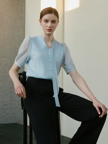 타이 퍼프 슬리브 브이넥 블라우스 