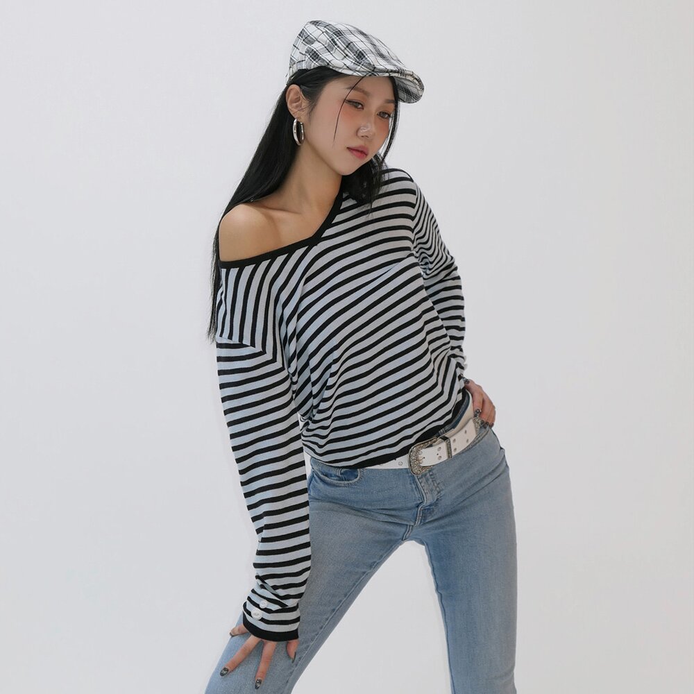 2WAY 원숄더 브이넥 스트라이프 슬림핏 단추 니트_블랙