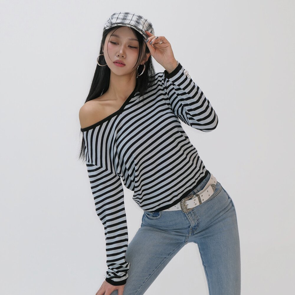 2WAY 원숄더 브이넥 스트라이프 슬림핏 단추 니트_블랙