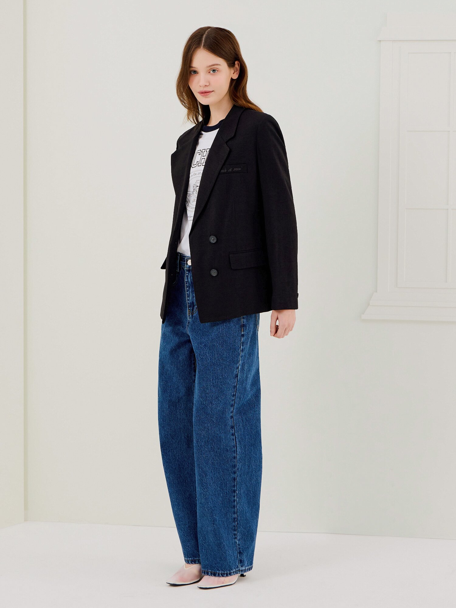 린넨 자수 테일러드 투버튼 재킷 (BLACK)