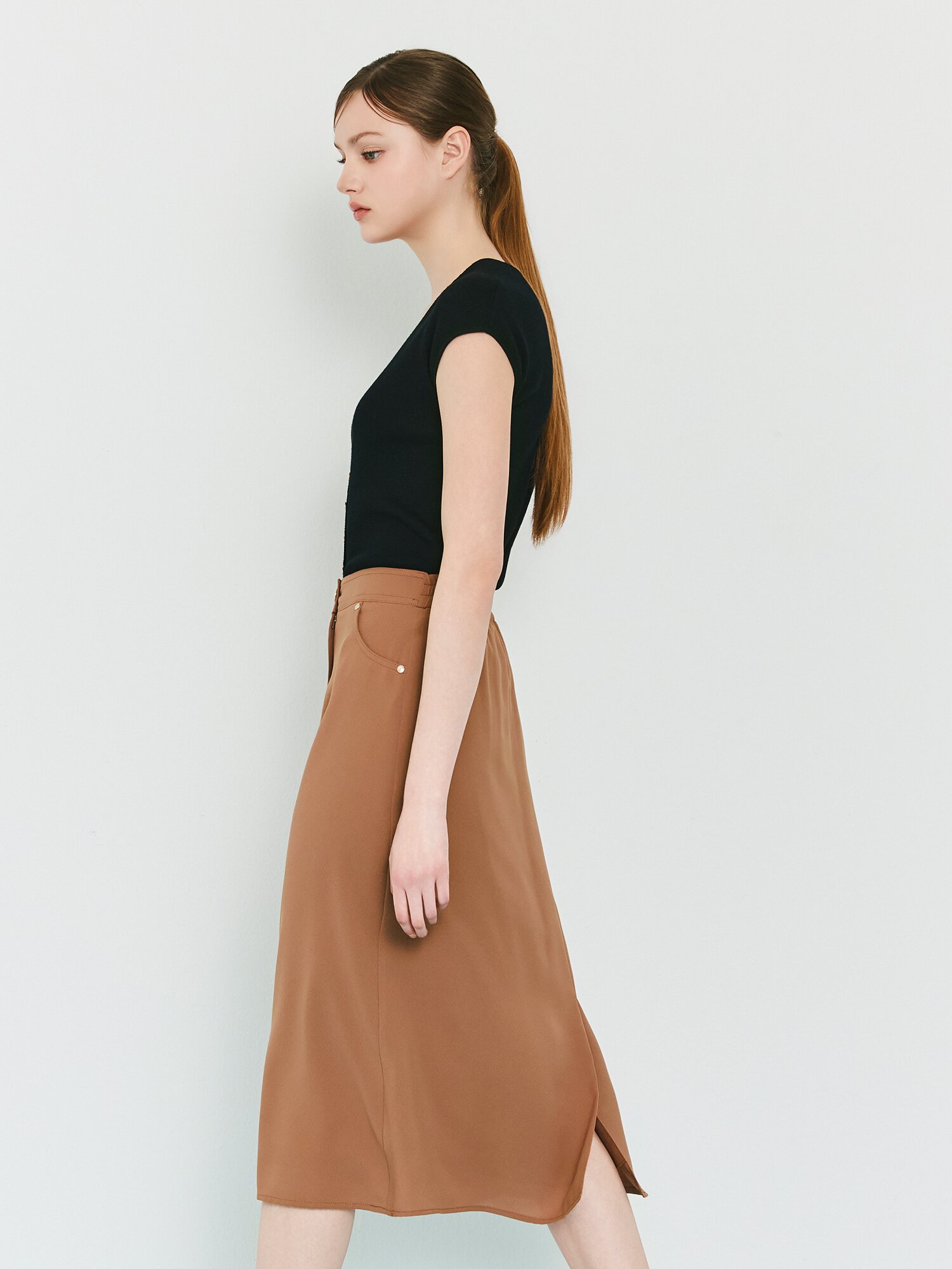 백 슬릿 밴딩 A라인 스커트 (CAMEL)